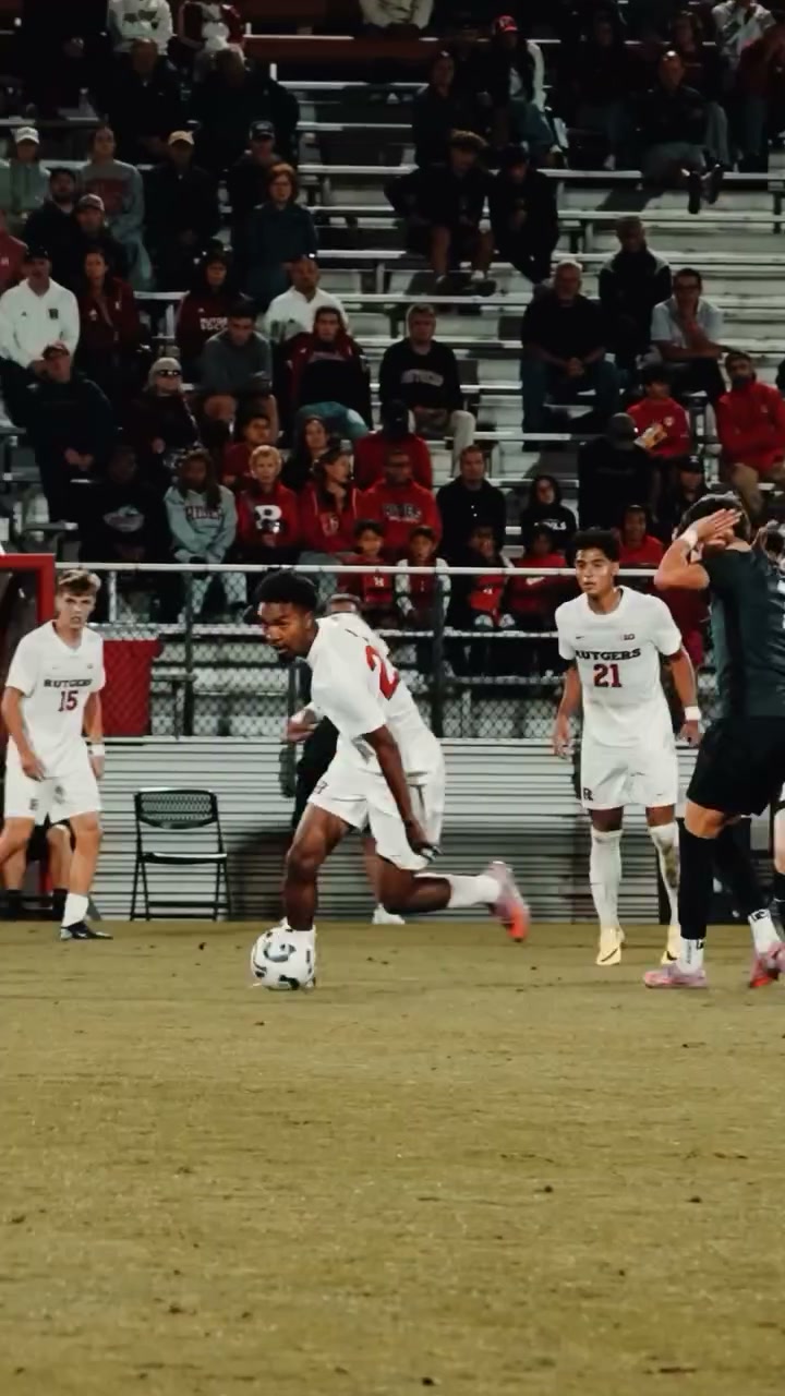 If I could only bring one lens to a game, it’s this one. The 70-200mm f/2.8 is probably the safest lens for sports, and gives me the best variety of shots without having to switch lenses.
#videography #sportsvideography #cinematic #cinematography #videographer