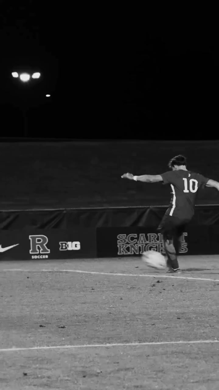 Your talent can only get you so far. The biggest difference is learning how to network and connect with clients. Being reliable, someone they can trust and being genuinely fun to work with goes a long way.
•
•
#videography #sportsvideography #cinematography #videographer #filmmaking